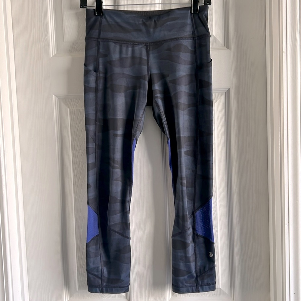 Authentic lululemon athletica Black Capri Leggings 23”